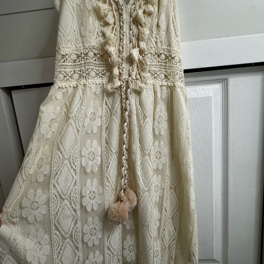 Elegant Cream Lace Maxi Dress - Picture 2 of 3